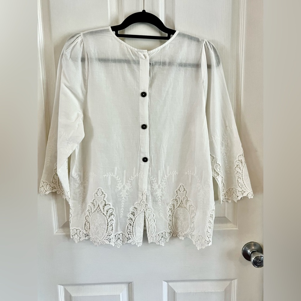 EUC Everly Elegant White Lace Women's Peasant Top Lace Embroidered Button Medium - Picture 3 of 13